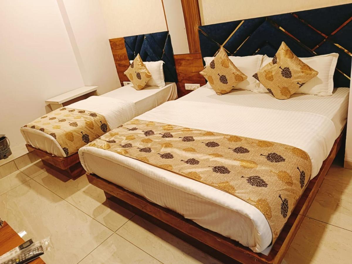 Hotel Maan Palace Vadodara Esterno foto