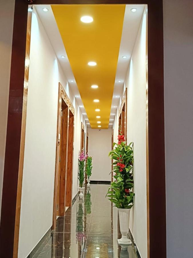 Hotel Maan Palace Vadodara Esterno foto