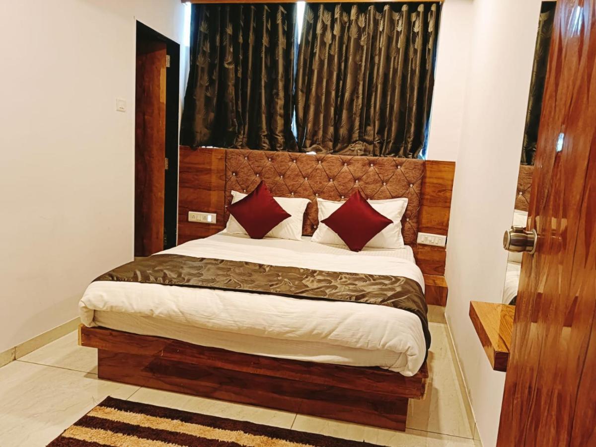 Hotel Maan Palace Vadodara Esterno foto