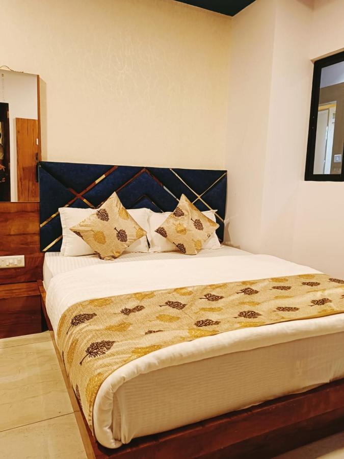 Hotel Maan Palace Vadodara Esterno foto