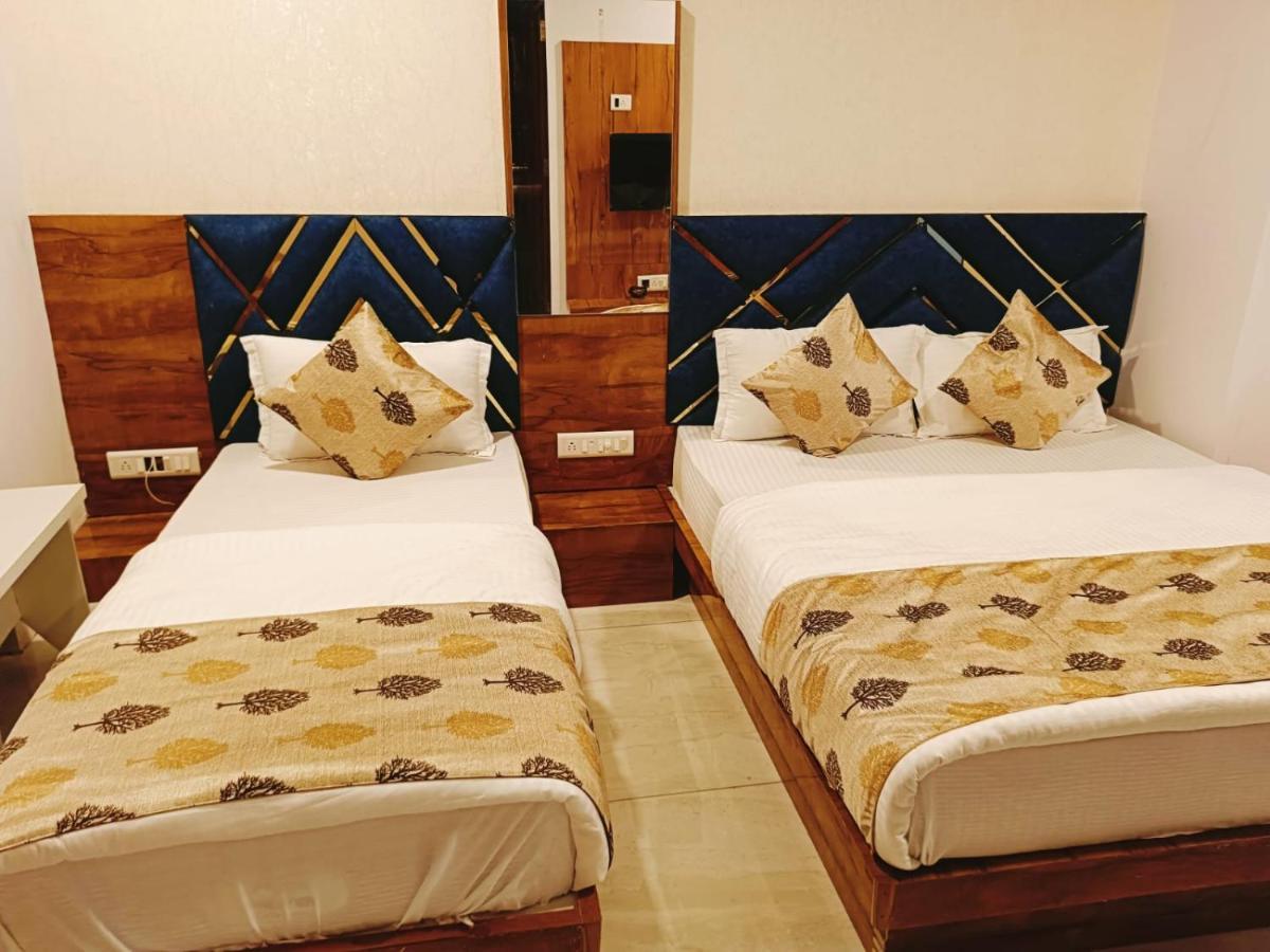 Hotel Maan Palace Vadodara Esterno foto