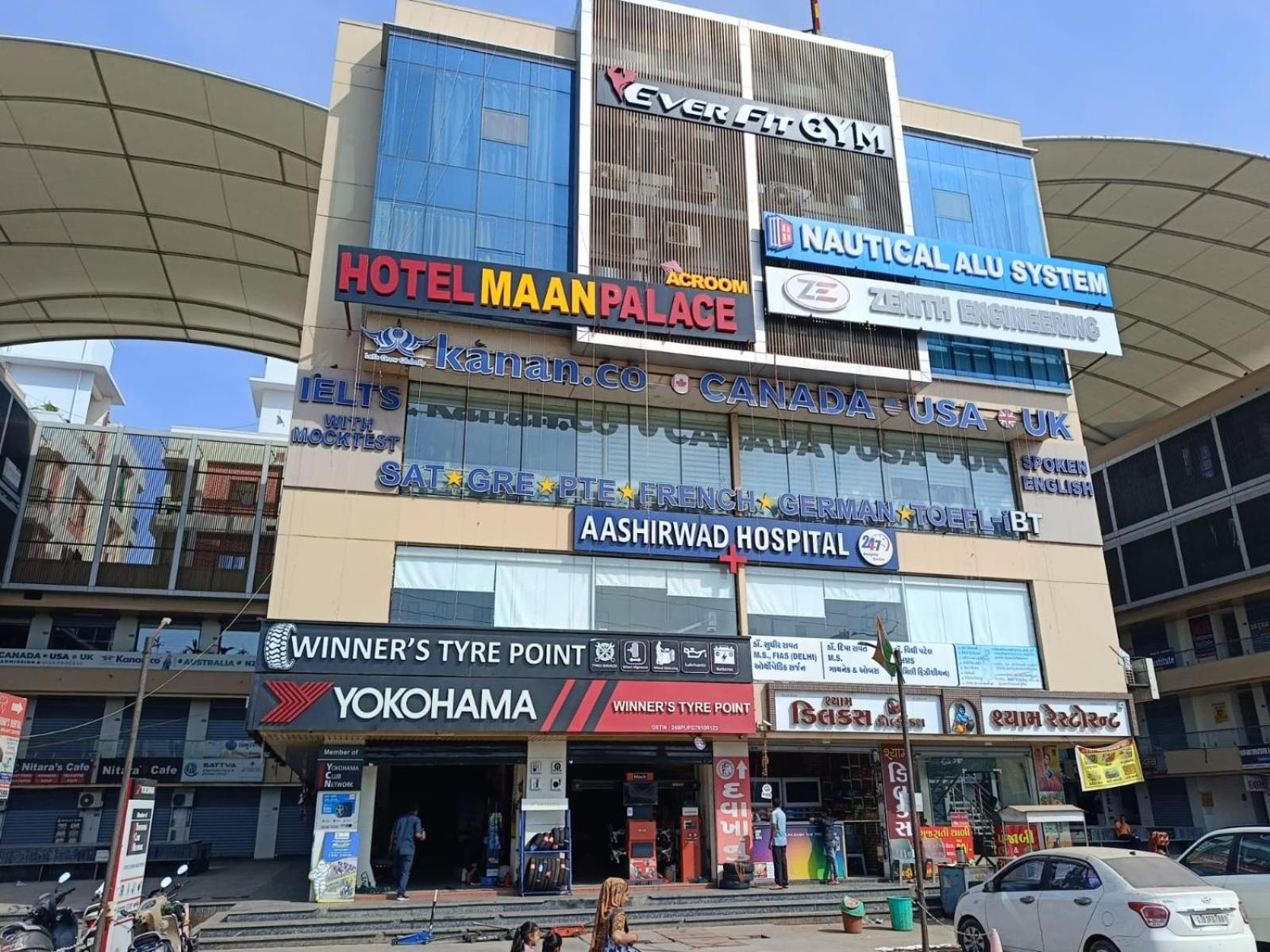 Hotel Maan Palace Vadodara Esterno foto