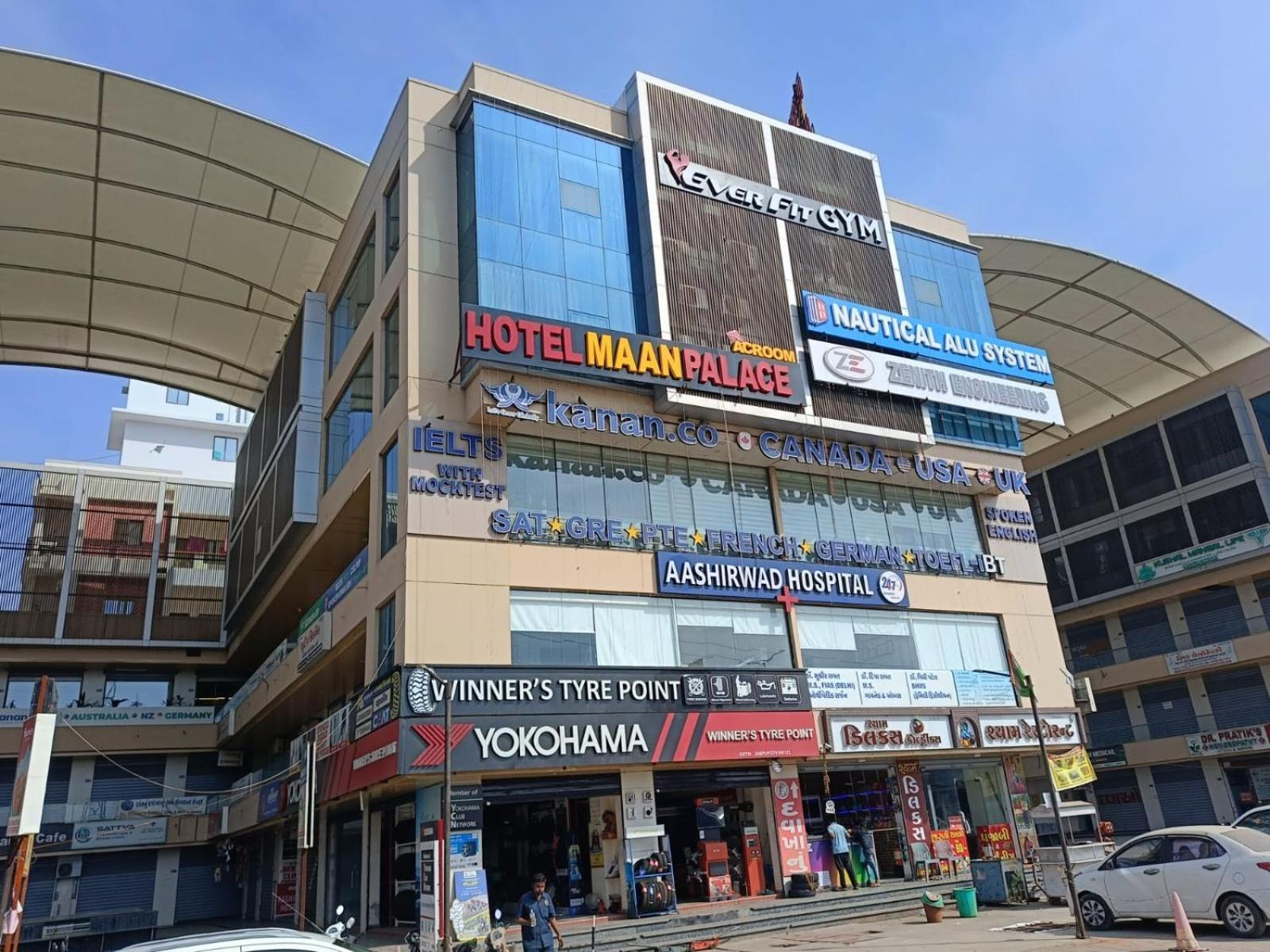 Hotel Maan Palace Vadodara Esterno foto
