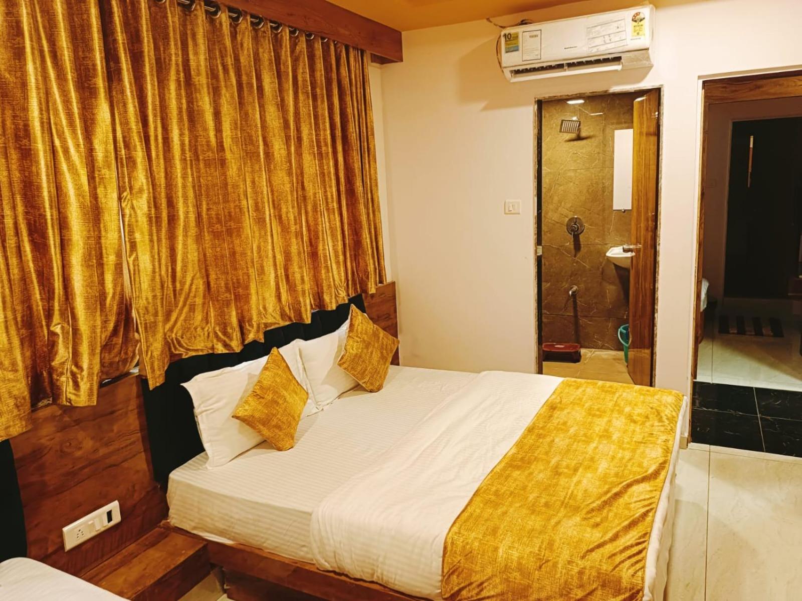 Hotel Maan Palace Vadodara Esterno foto