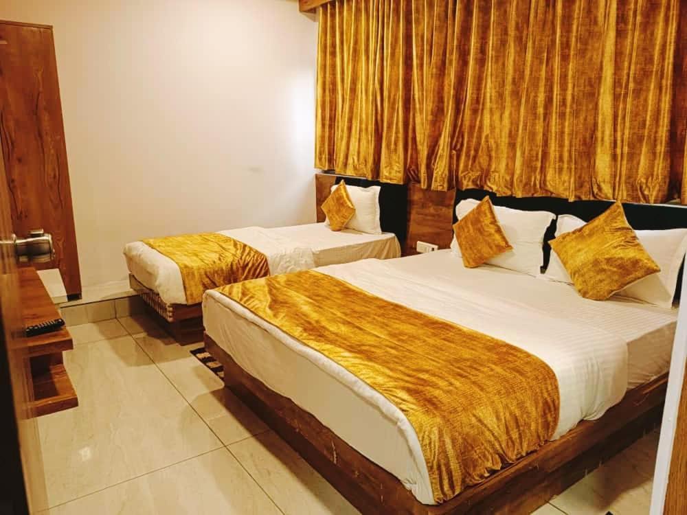 Hotel Maan Palace Vadodara Esterno foto